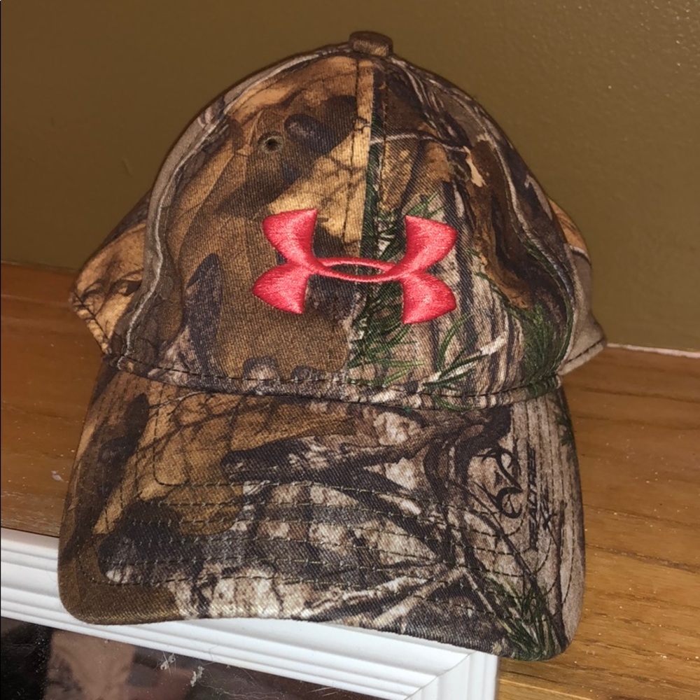 Women’s under armour hat. NWT